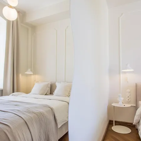Julius Apartment *